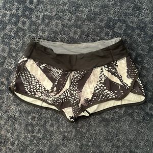 Lululemon Vintage Speed-Up low rise lined short 2.5
